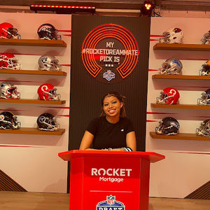 Meet your Posher, Kayla